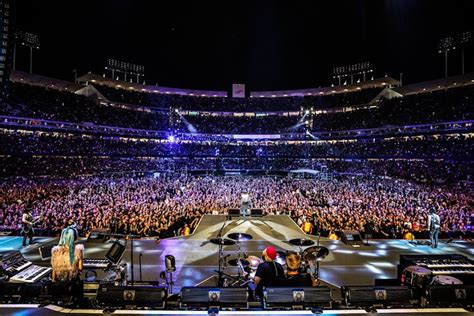 Concert Review - Gun's N Roses Live at Dodger Stadium | AlexRox.com