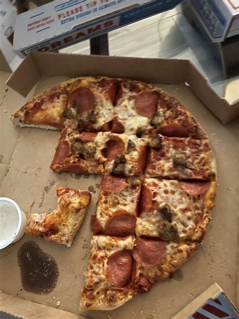 Any one else get square cut pizza? : r/Dominos