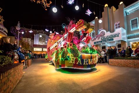 Dollywood's Smoky Mountain Christmas features 5 million lights, Coat of Many Colors parade | WCYB