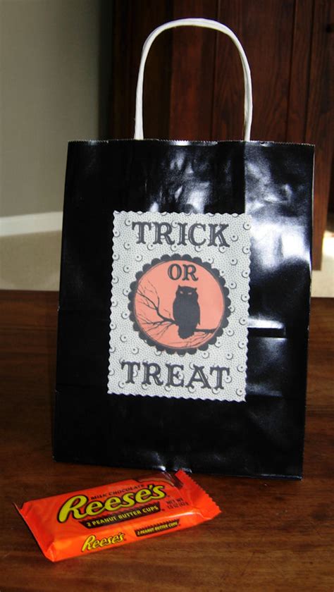 Free Halloween Printable - Trick or Treat Bag Label - The Graphics Fairy