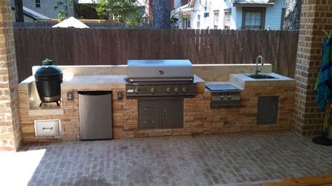 big green egg built.in. retaining wall - Google Search | Outdoor refrigerator, Outdoor kitchen ...