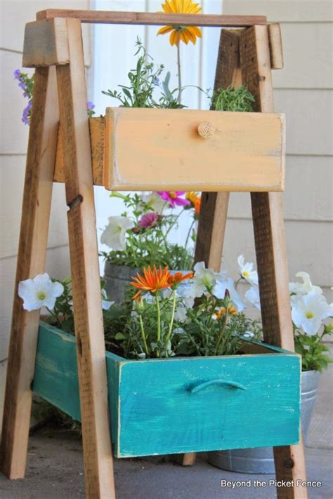 15 Fabulous Farmhouse Style Upcycled Gardens - The Cottage Market Porch Planter Ideas, Front ...