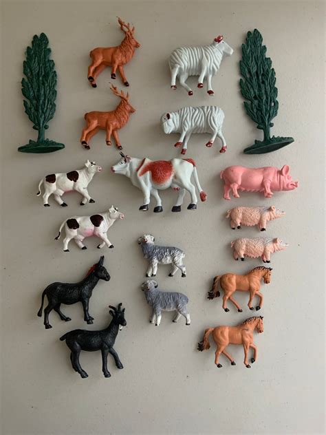 Vintage 18 Pc Plastic Animal Farm Menagerie Cows Pigs Goats Rams Horse ...