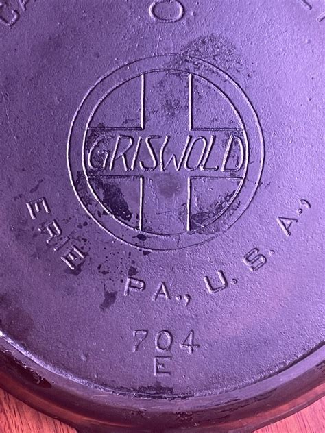 Vintage Griswold No.8 Cast Iron Skillet Large Slant Logo with Heat Ring 704 E | eBay