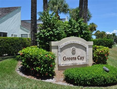 Located in the water lined golf course neighborhood of Jonathan's Landing, Greens Cay is a ...