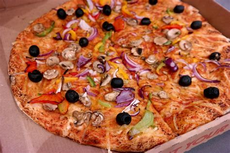 Vegan pizza comes to Pizza Hut! – The Vegan Twist