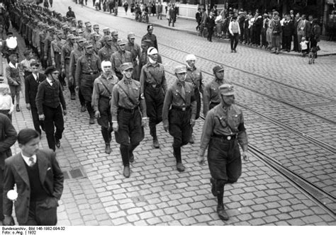 [Photo] German Nazi Party SA men in march through Spandau, Berlin, Germany, 1932 | World War II ...