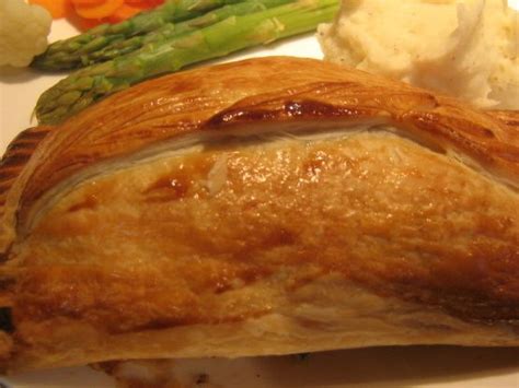 Chicken Wellington (Puff Pastry-Wrapped Chicken) Recipe - Food.com ...