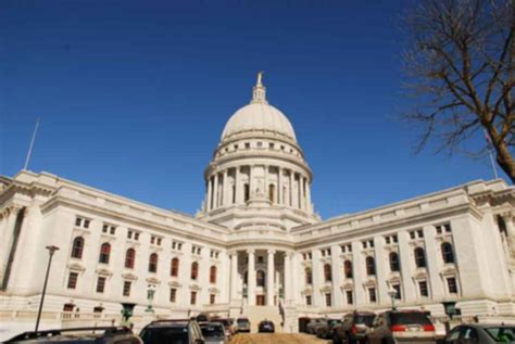 Wisconsin State Capitol - exterior - modlar.com