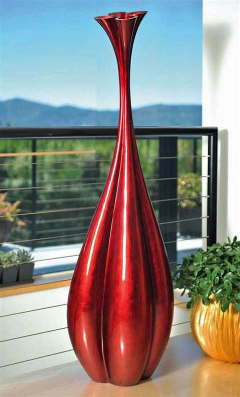 Add a touch of modern sophistication with the Clove Vase-Large.