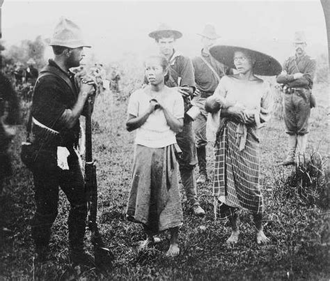 Lumang Tao Moments: American Occupation, two women begging for food ...