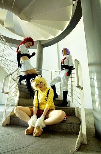 Pokemon Cosplay: Cute Pokemon Meowth Cosplay Girls