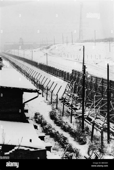 geography / travel, Germany, Berlin, wall, border near Walter-Ulbricht-Stadium in East Berlin, 4 ...