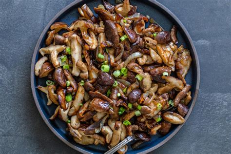Shiitake Mushrooms Recipe (Quick & Easy) - Momsdish