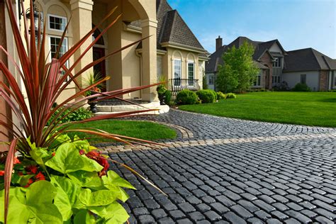 Interlocking Driveway Pavers for Creating a Warm Welcome | Unilock