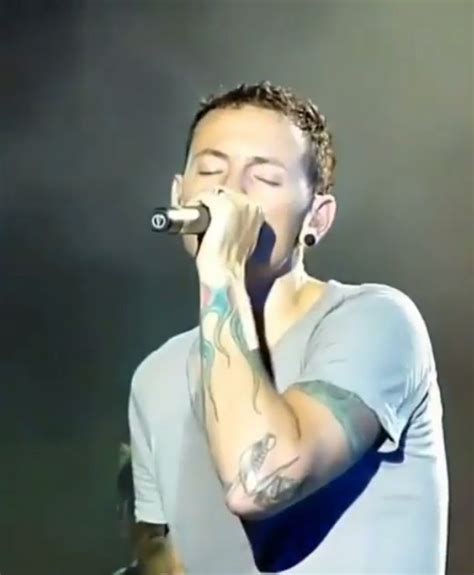 Crawling | Chester bennington, Linkin park chester, Linkin park