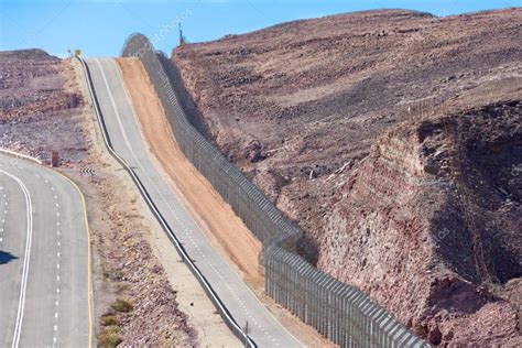 Israel Egypt border fence in the Negev and Sinai deserts — Stock Photo ...