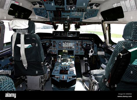 (dpa) - The picture shows the cockpit of a Russian Antonov 124 ...