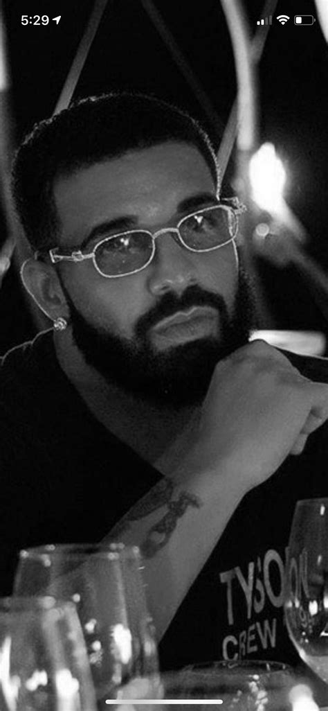 Anybody know what kind of glasses Drake is wearing in this picture? : r/Drizzy