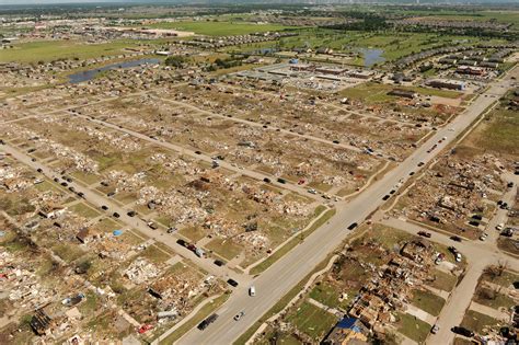File:FEMA Aerial view of May 20, 2013 Moore, Oklahoma tornado damage.jpg - Wikipedia