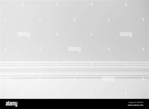 Detail of white ceiling cornice, crown molding Stock Photo - Alamy