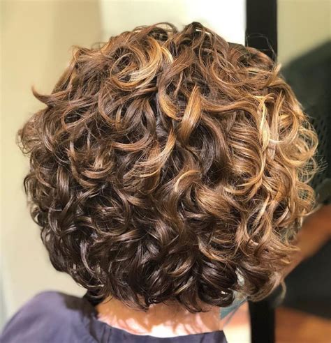 Short Curly Golden Bronde Hairstyle | Short natural curly hair, Curly hair photos, Bob haircut curly