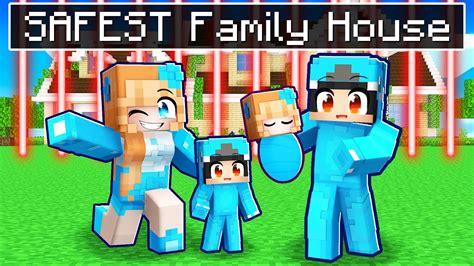 OMZ vs Roxy SAFEST FAMILY House Battle in Minecraft! - Parody Story(Roxy and Lily,Crystal) - YouTube