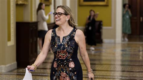 Kyrsten Sinema betting big on independent vote, donor pitch shows