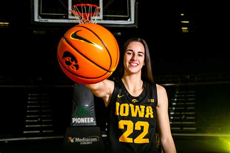 Iowa women's basketball, Caitlin Clark in spotlight this season