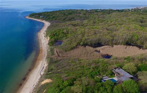 A modern Montauk house surrounded by nature lists for $5.45m