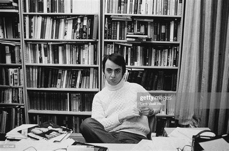 American astronomer and author Carl Sagan sitting at a desk in front... News Photo - Getty Images