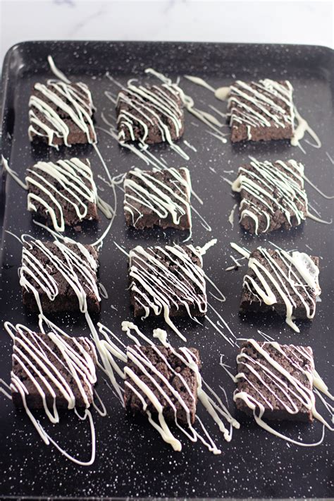 The Best No Bake White Chocolate Oreo Bar Recipe