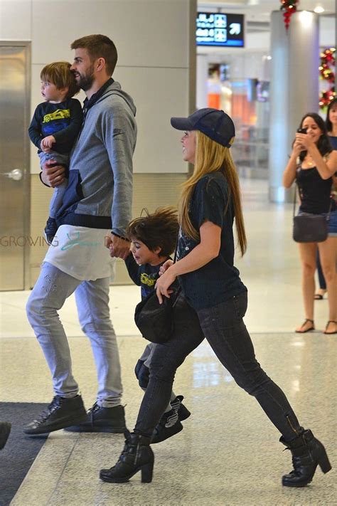 Shakira and Gerard Pique arrive at the Miami airport with their kids - Growing Your Baby