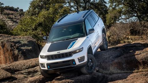 2022 Jeep Grand Cherokee First Drive Review: The 4xe Trailhawk Is ...