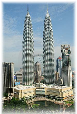 Download The Petronas Towers Are Twin Skyscrapers In Kuala - Petronas Twin Towers - Full Size ...