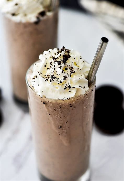 Skinny Oreo Chocolate Milkshakes