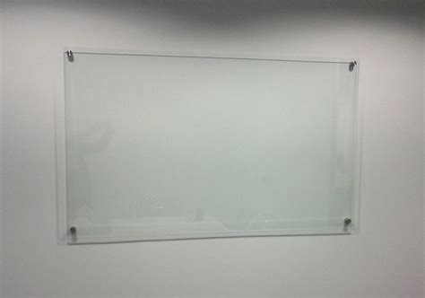 Clear glass whiteboards, walls and fixtures: How glass is used in interior design