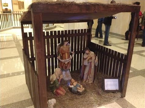 Outdoor Nativity Sets at Hobby Lobby Hobby Lobby Helped Sponsor Nativity Scene In Fla Capitol ...