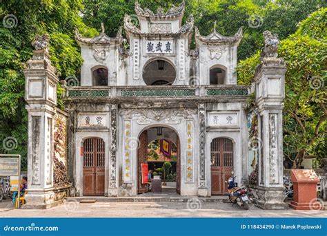 Entrance Gate To Den Quan Thanh a Taoist Temple in Hanoi Editorial Image - Image of gate, temple ...