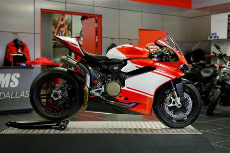 The Ducati 1299 Superleggera Lands in the USA - Asphalt & Rubber