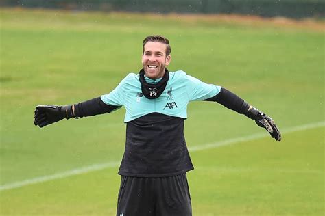 Adrian happy at Liverpool amid transfer rumours