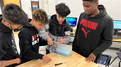 Garrett Middle School Students Transform into Robotics Engineers