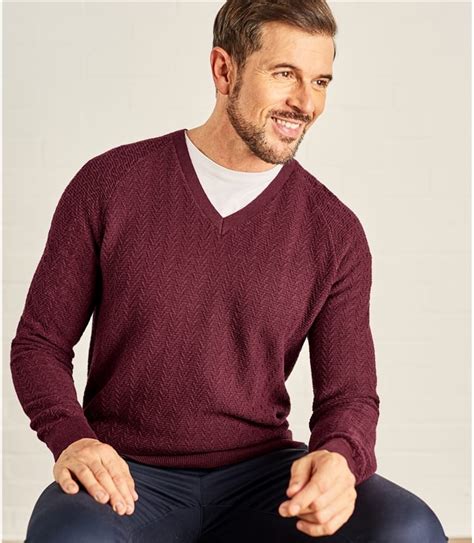 Plum | Mens Textured Stitch V Neck Sweater | WoolOvers US