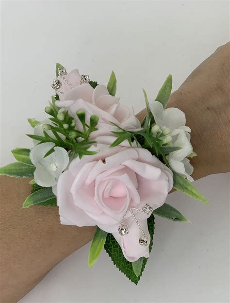 Making A Wrist Corsage With Silk Flowers - Corsage Prom