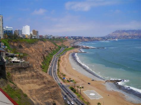 From Larcomar looking down on the beach (Barranco): Lima, Perú | Country roads, Beach, Peru