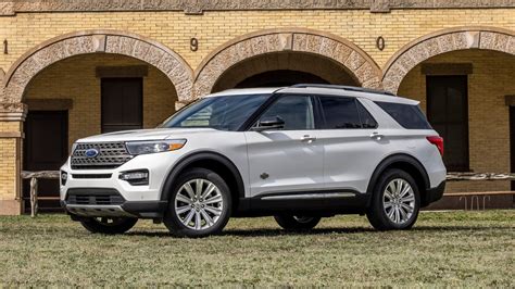Report: Electric Ford Explorer, Lincoln Aviator on the Way - Kelley Blue Book