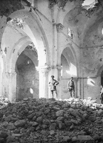 Damaged mosque in Gaza | NZHistory, New Zealand history online