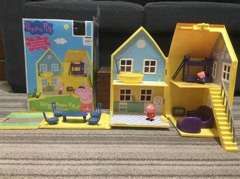 Preloved Peppa Pig Playhouse Set on Carousell