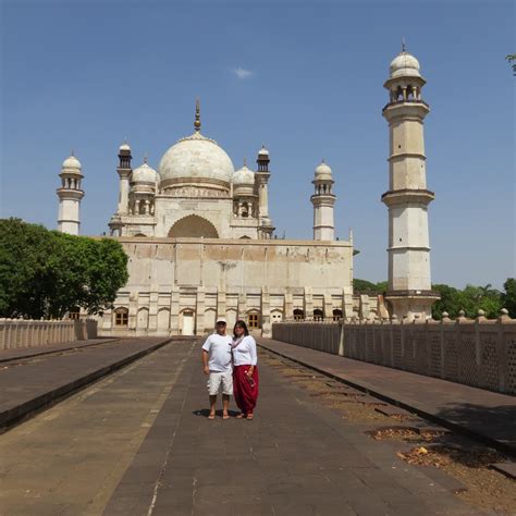 Rapscallions crew in India: Bibi Ka Maqbara