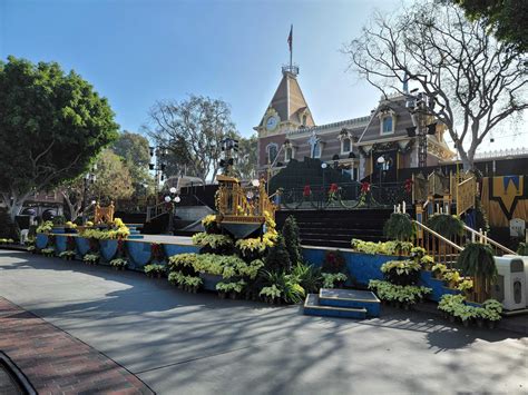 Disneyland Candlelight Processional 2023 Dates Announced - Disneyland News Today